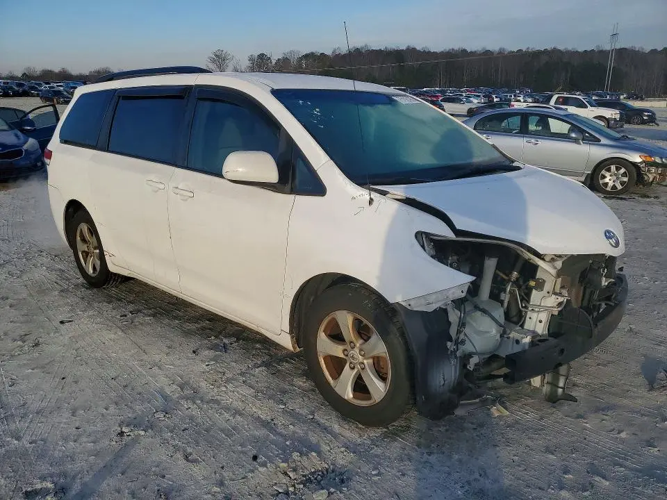 2011 TOYOTA SIENNA LE  