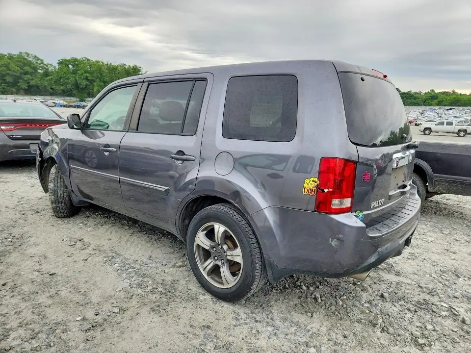 2015 HONDA PILOT SE  