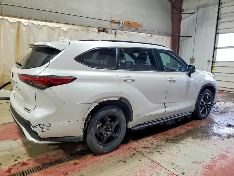2022 TOYOTA HIGHLANDER XSE  