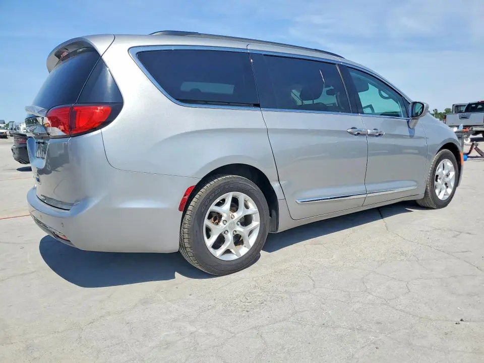 2017 CHRYSLER PACIFICA TOURING L  