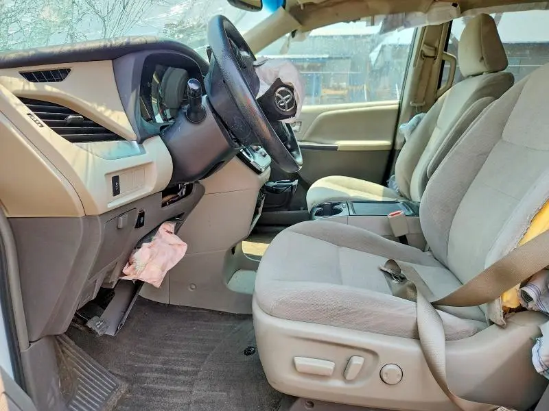 2015 TOYOTA SIENNA LE  