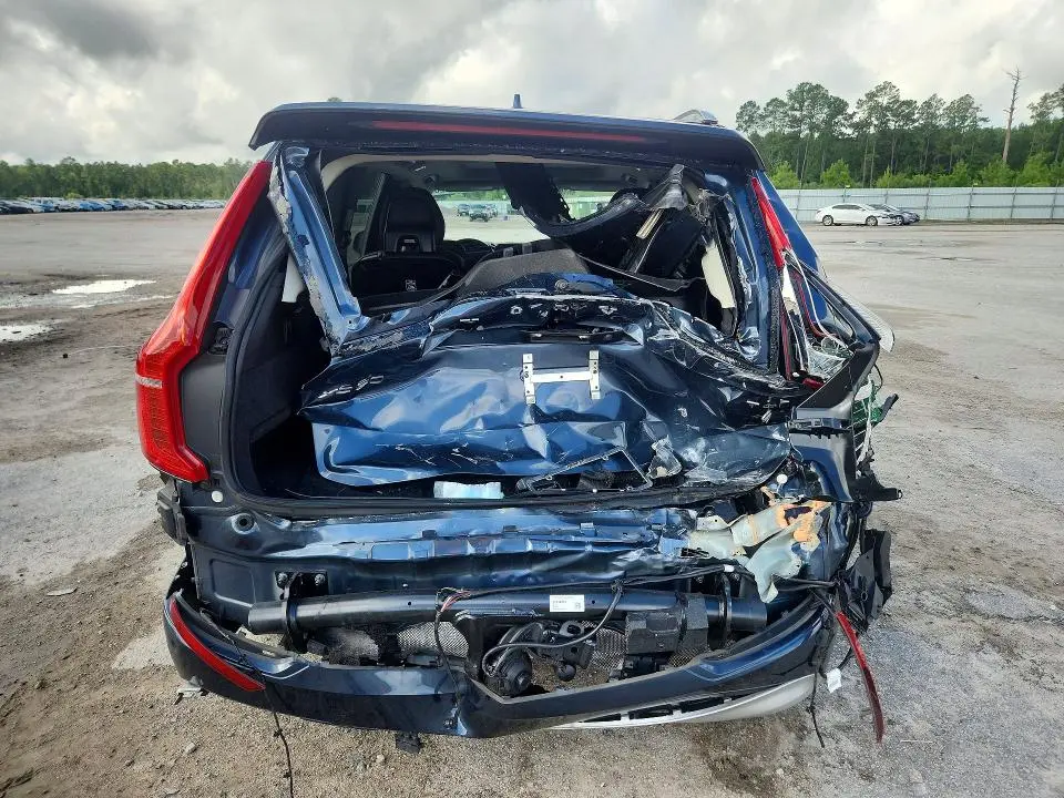 2022 VOLVO XC90 T6 MOMENTUM  