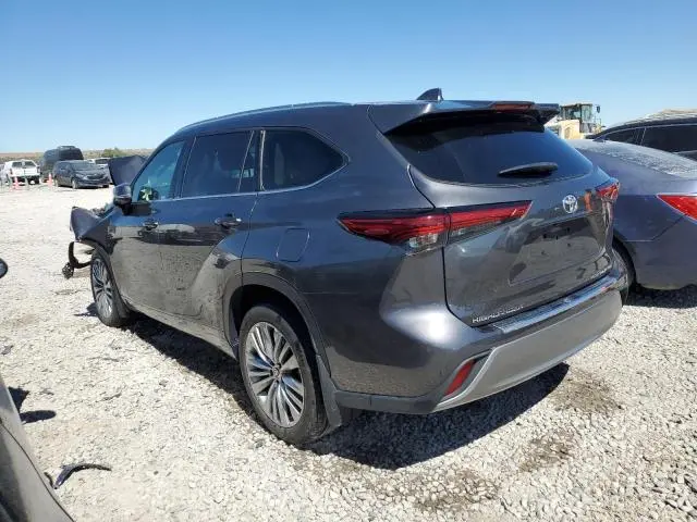 2022 TOYOTA HIGHLANDER PLATINUM  