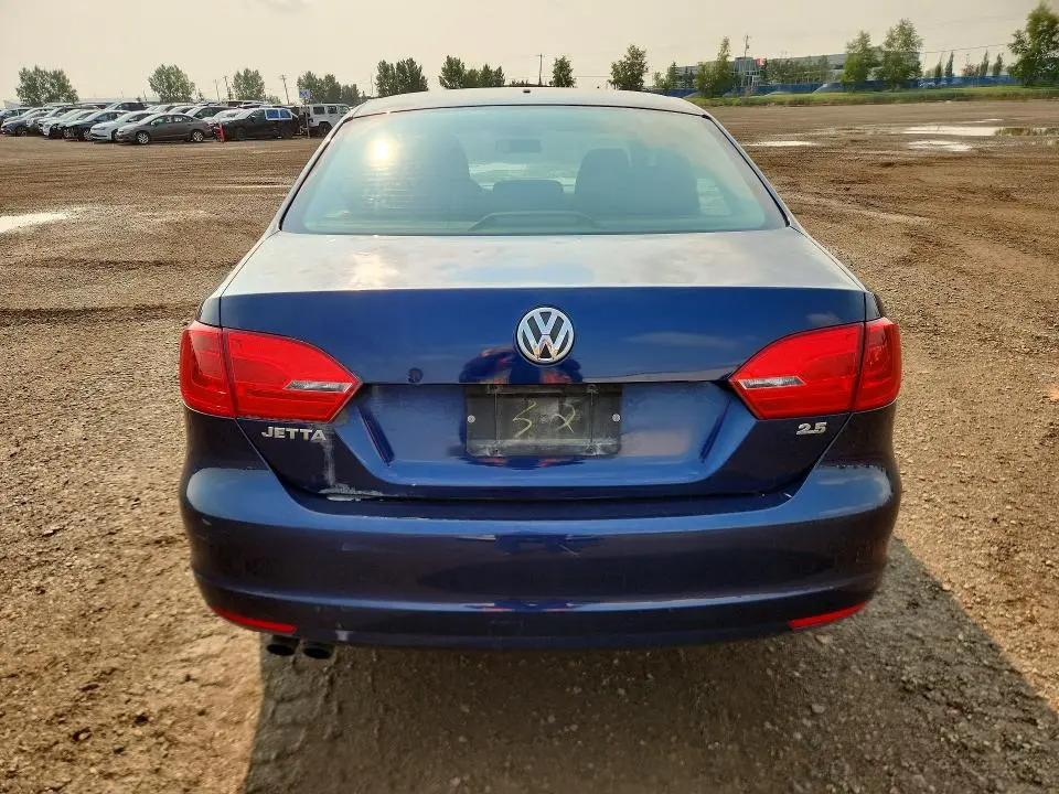 2011 VOLKSWAGEN JETTA SE  