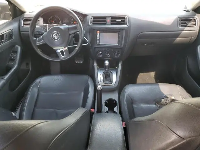 2011 VOLKSWAGEN JETTA SE  