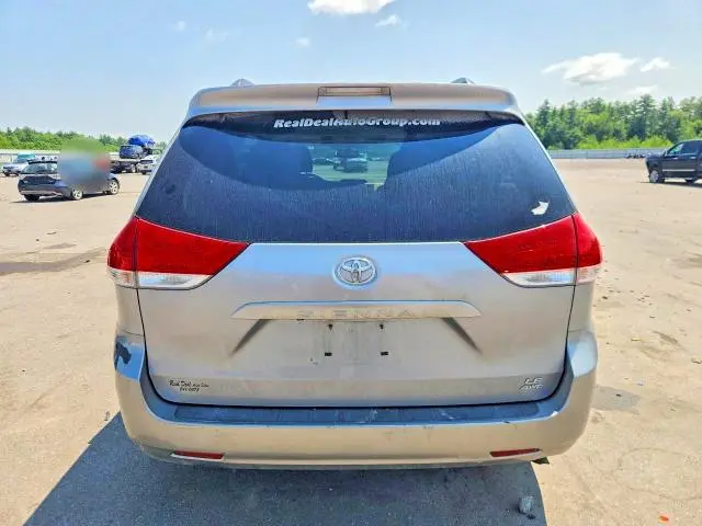2013 TOYOTA SIENNA LE  