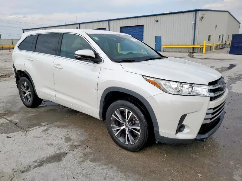 2017 TOYOTA HIGHLANDER LE  
