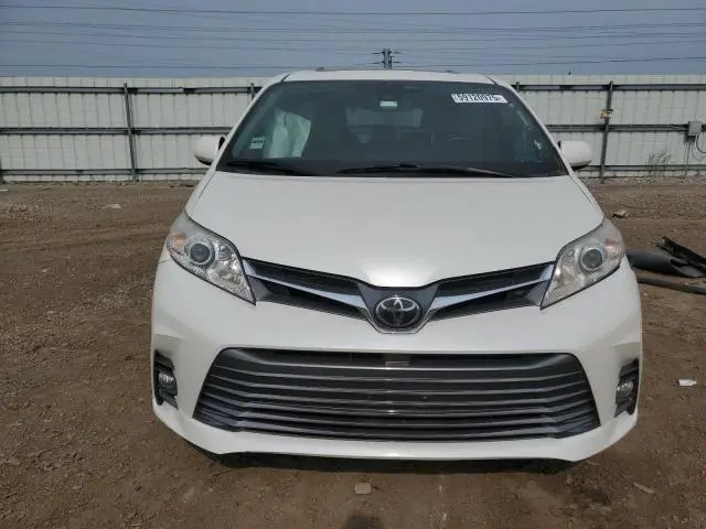 2018 TOYOTA SIENNA XLE  