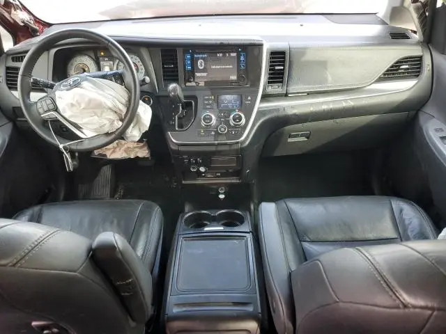 2017 TOYOTA SIENNA SE  