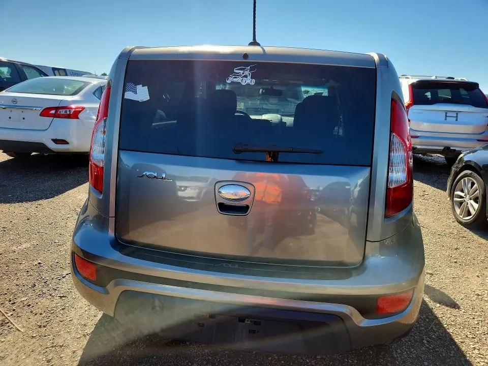 2013 KIA SOUL +  