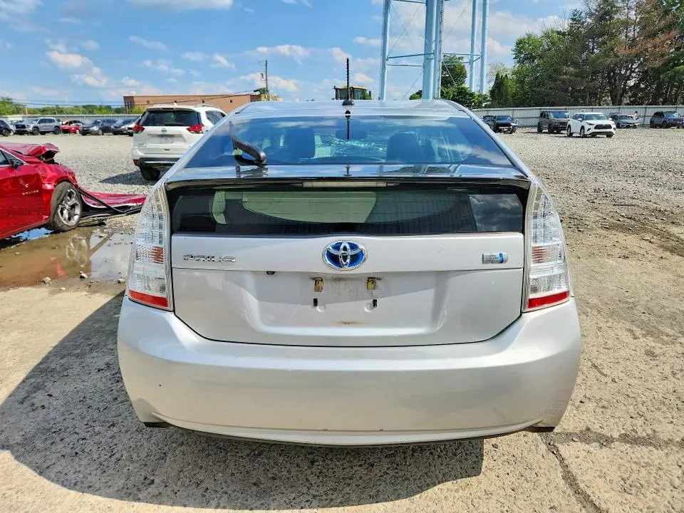 2010 TOYOTA PRIUS V  