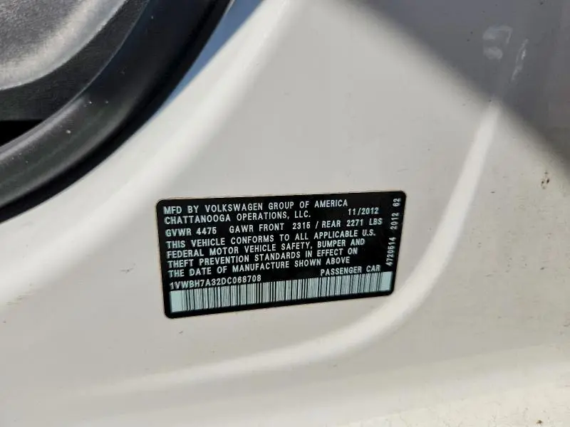 2013 VOLKSWAGEN PASSAT SE  