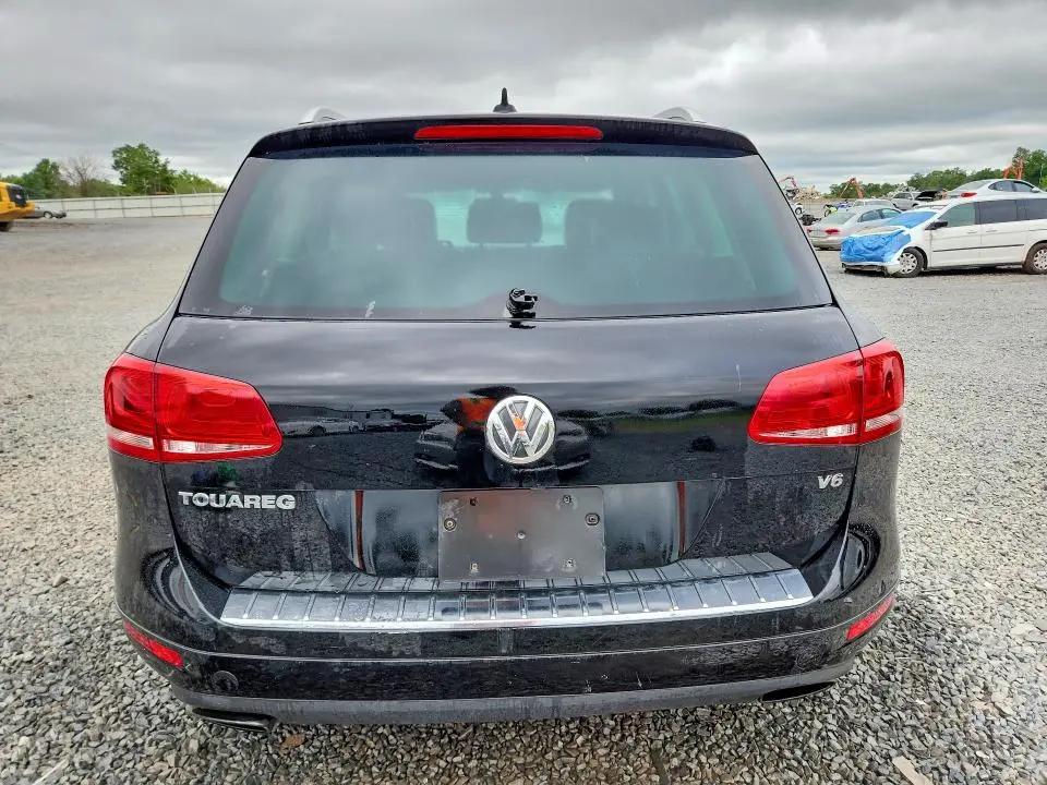 2011 VOLKSWAGEN TOUAREG V6  