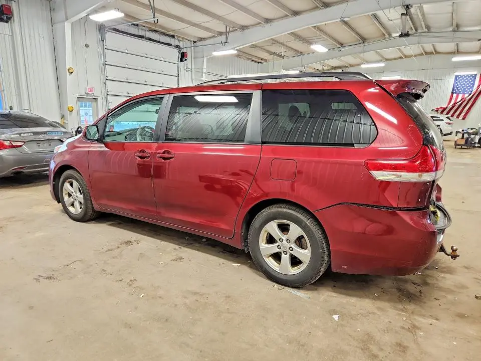 2013 TOYOTA SIENNA LE  