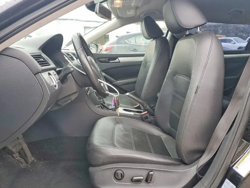 2013 VOLKSWAGEN PASSAT SE  