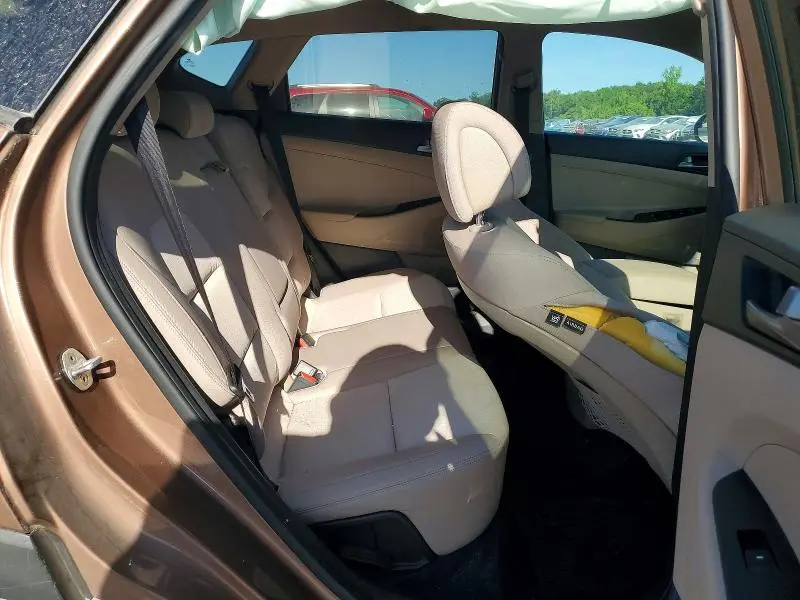 2017 HYUNDAI TUCSON SE  