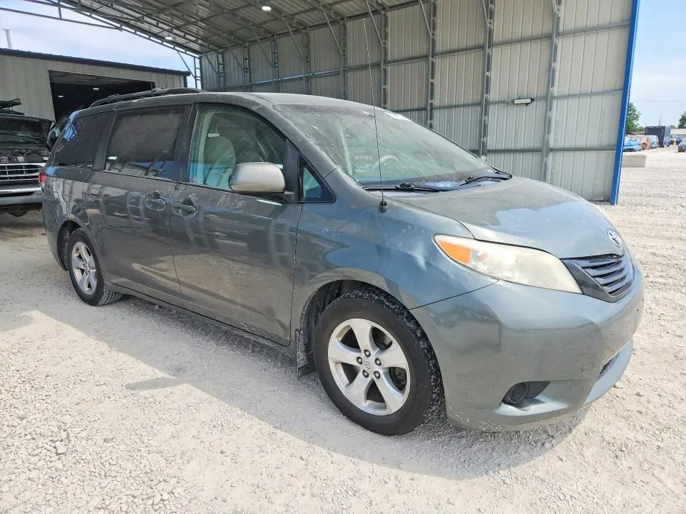2014 TOYOTA SIENNA LE  