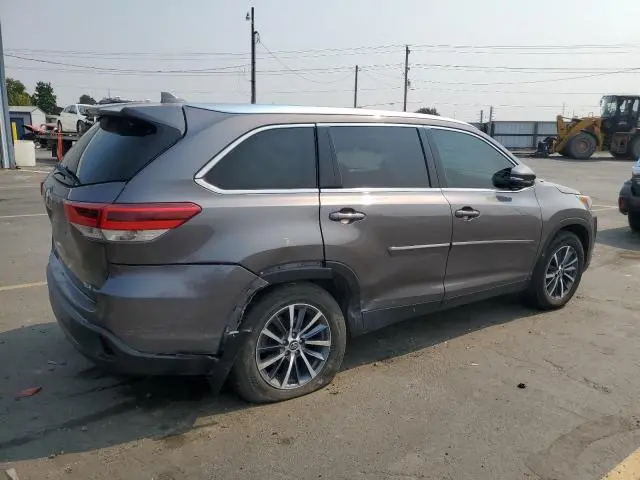 2019 TOYOTA HIGHLANDER SE  