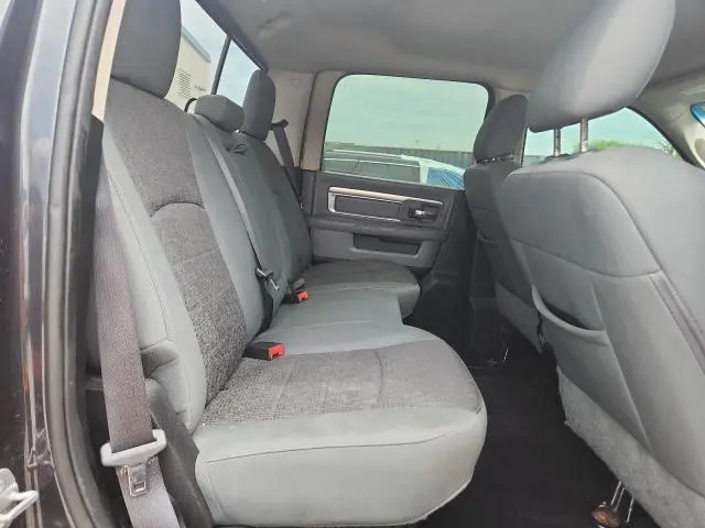 2016 RAM 1500 SLT  
