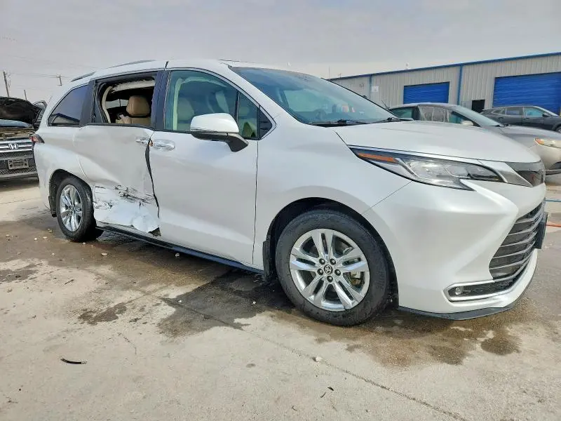 2024 TOYOTA SIENNA LIMITED  