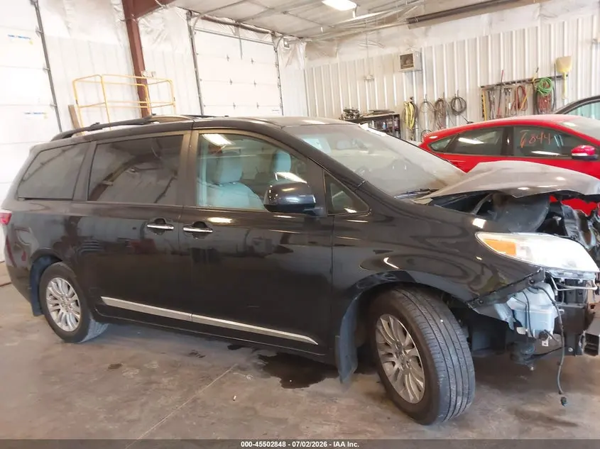 2016 TOYOTA SIENNA XLE 8 PASSENGER