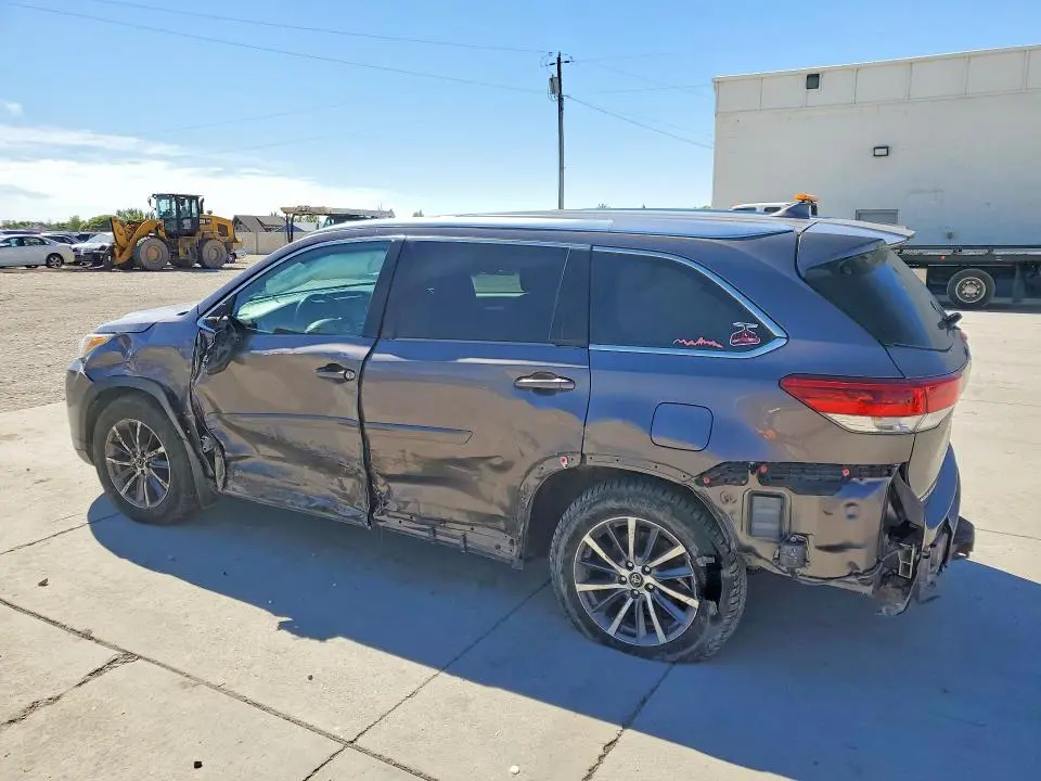 2019 TOYOTA HIGHLANDER XLE  