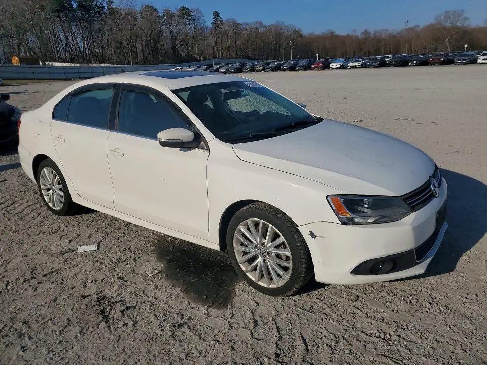 2011 VOLKSWAGEN JETTA SEL  