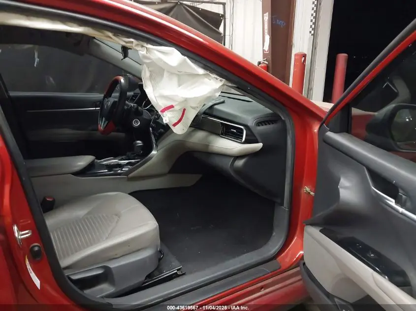 2019 TOYOTA CAMRY SE