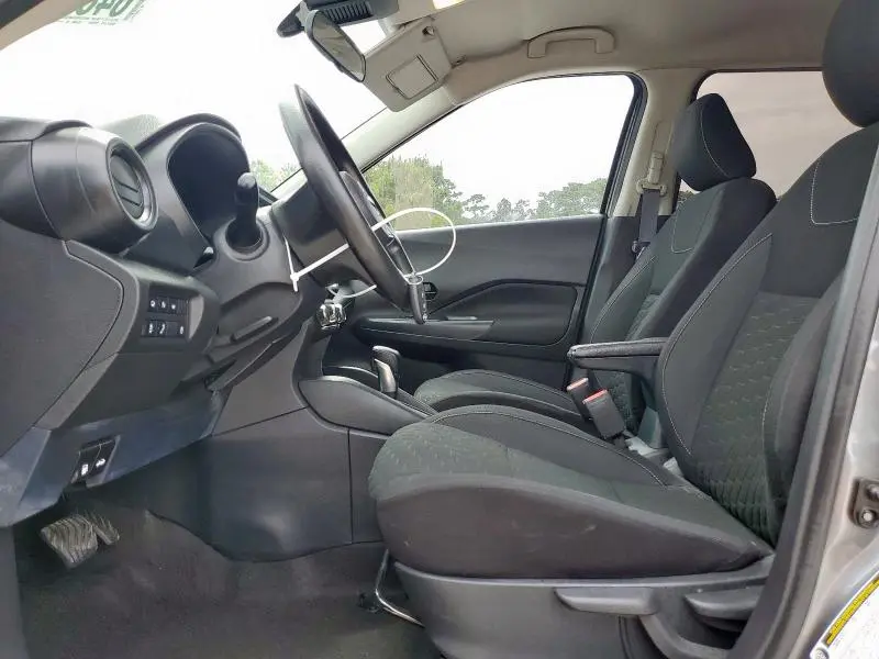 2022 NISSAN KICKS S  