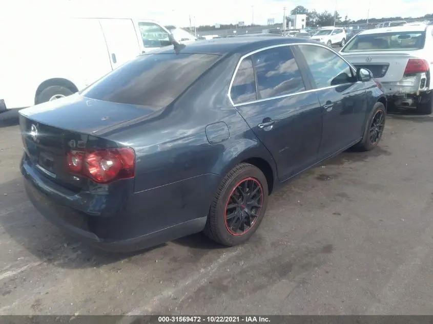 2010 VOLKSWAGEN JETTA SEDAN SE