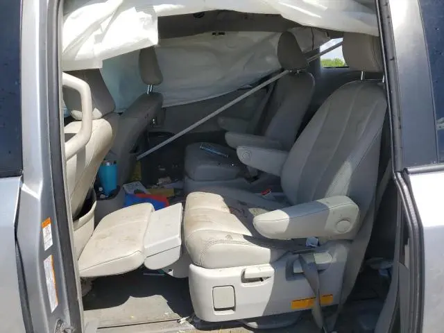 2013 TOYOTA SIENNA XLE
