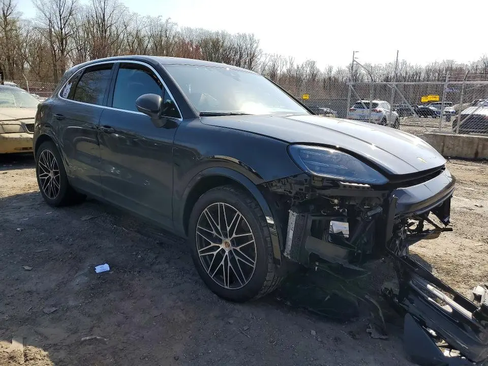 2024 PORSCHE CAYENNE   