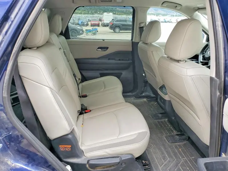2023 NISSAN PATHFINDER SL  