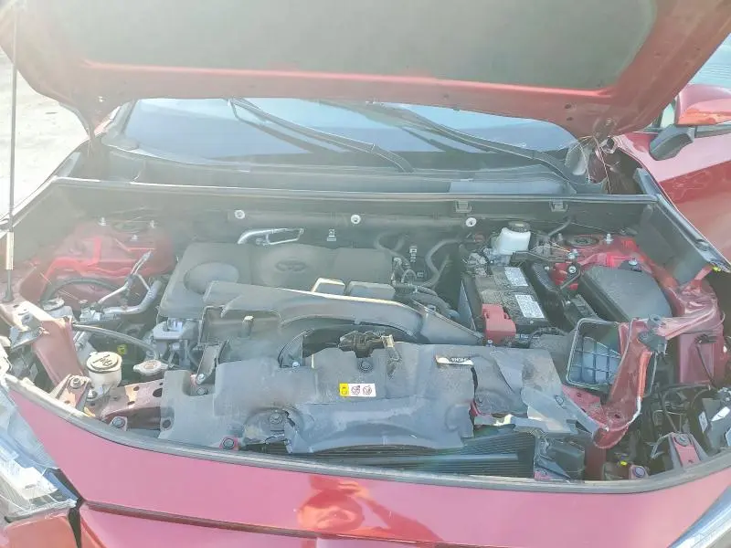 2022 TOYOTA RAV4 XLE  