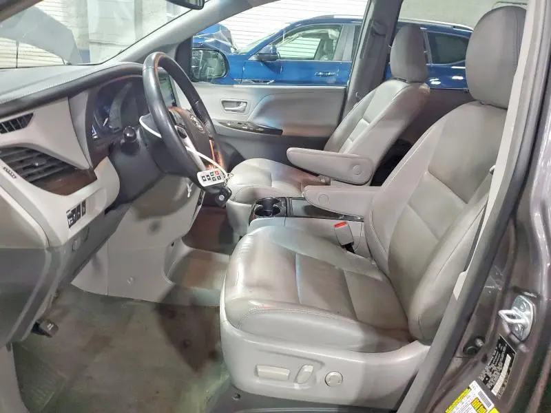 2017 TOYOTA SIENNA XLE 7-PASSENGER  