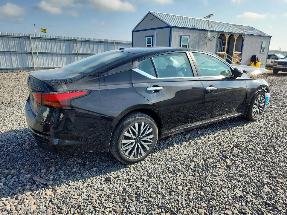 2024 NISSAN ALTIMA SV  