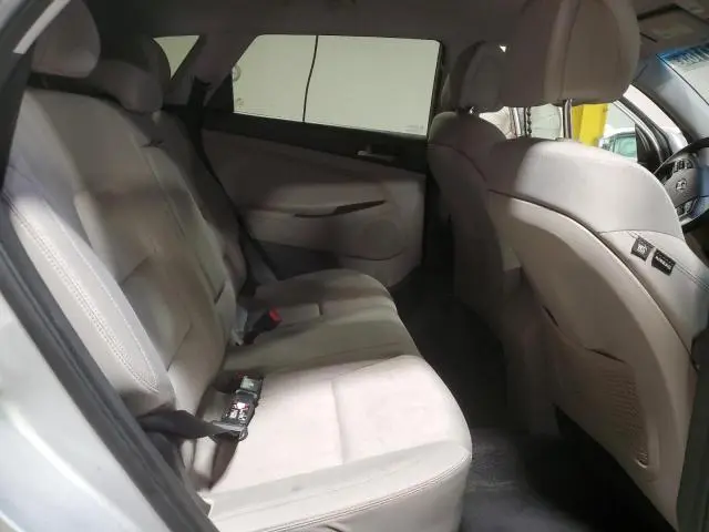2018 HYUNDAI TUCSON SE  