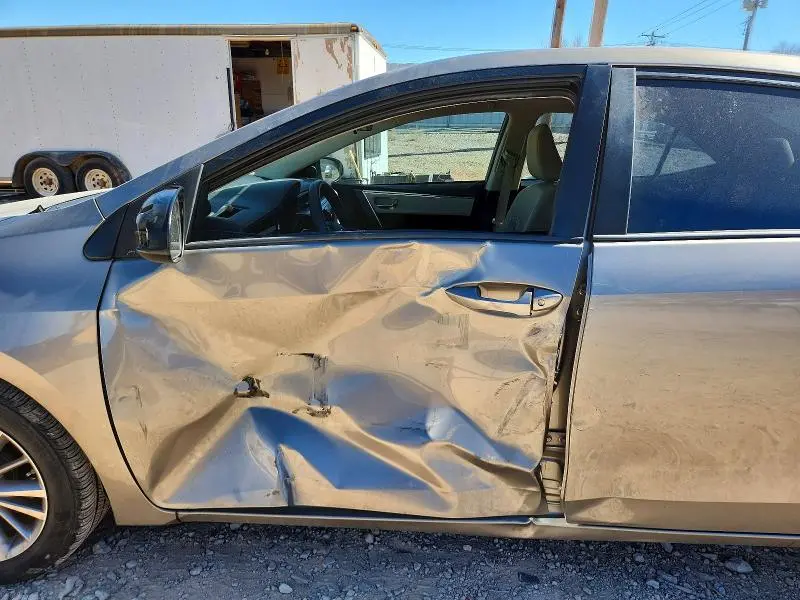 2015 TOYOTA COROLLA LE PLUS  