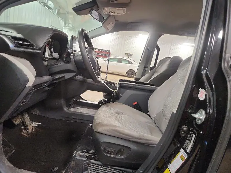 2023 TOYOTA SIENNA LE  