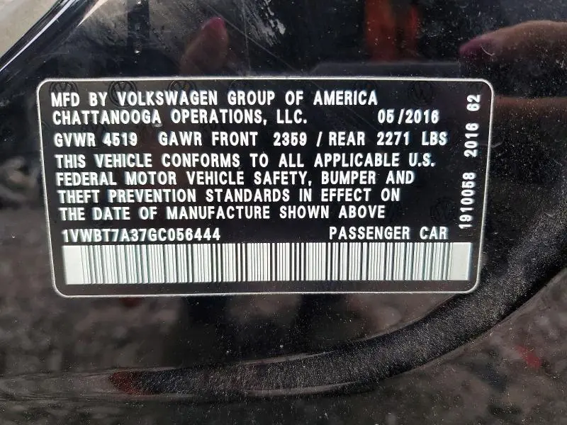2016 VOLKSWAGEN PASSAT SE  