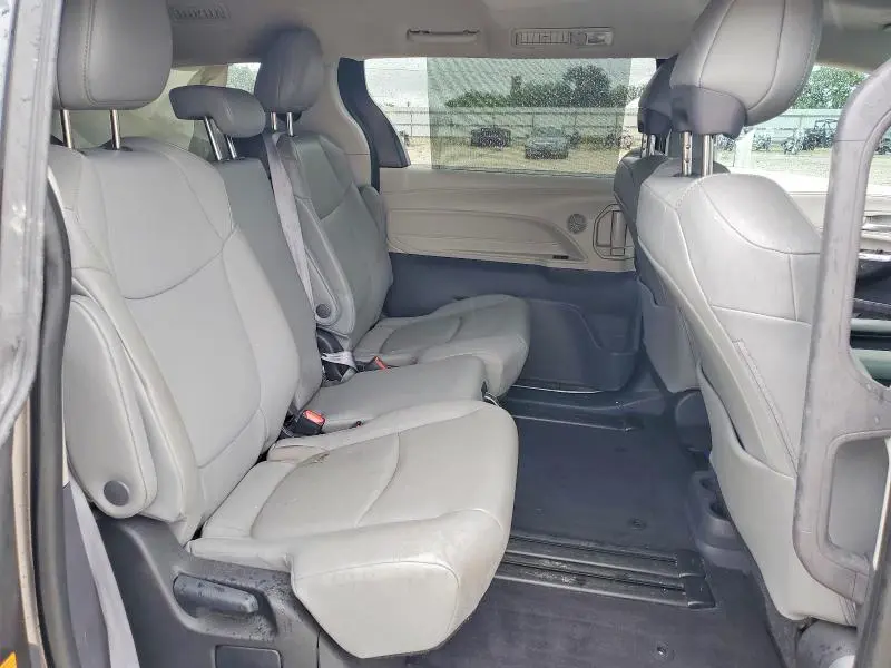 2022 TOYOTA SIENNA   