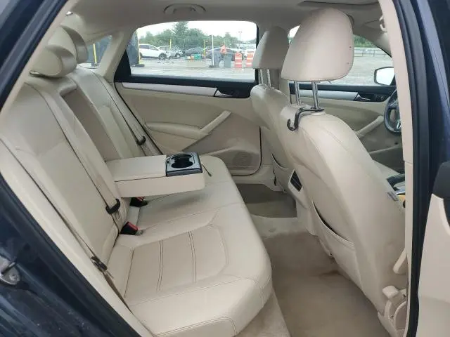 2013 VOLKSWAGEN PASSAT SE  