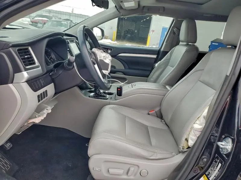 2016 TOYOTA HIGHLANDER XLE  