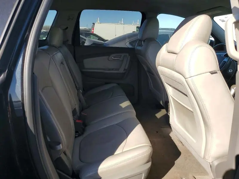 2010 CHEVROLET TRAVERSE LT  