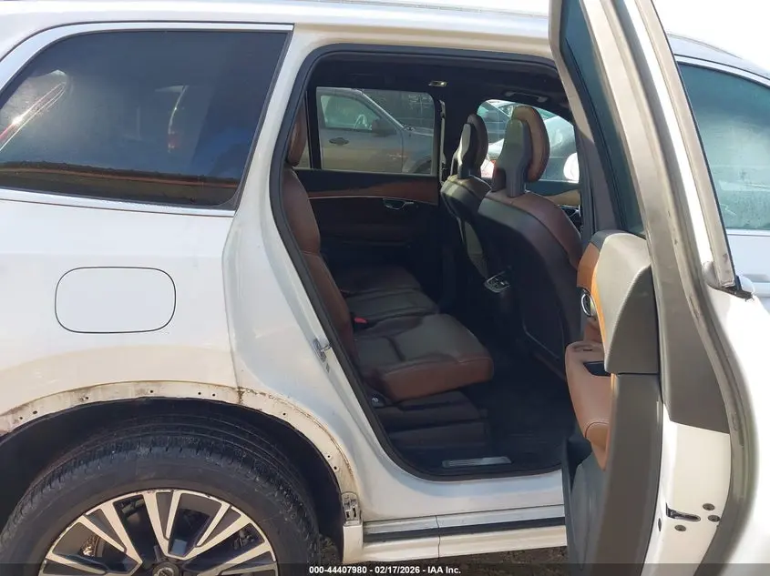 2021 VOLVO XC90 T6 MOMENTUM 7 PASSENGER