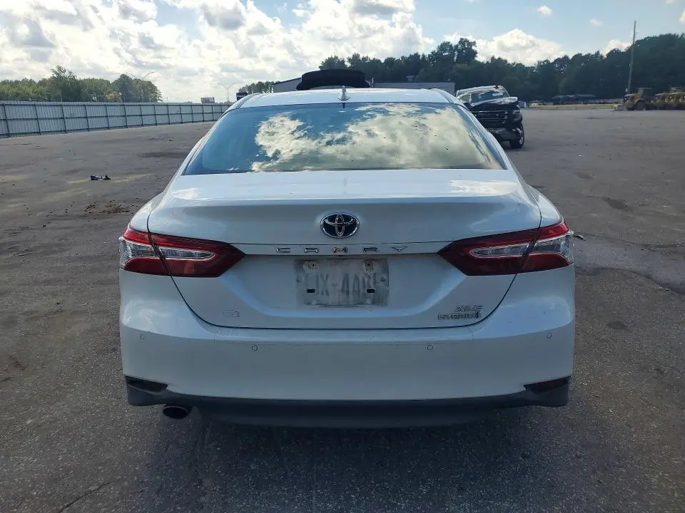 2020 TOYOTA CAMRY XLE  