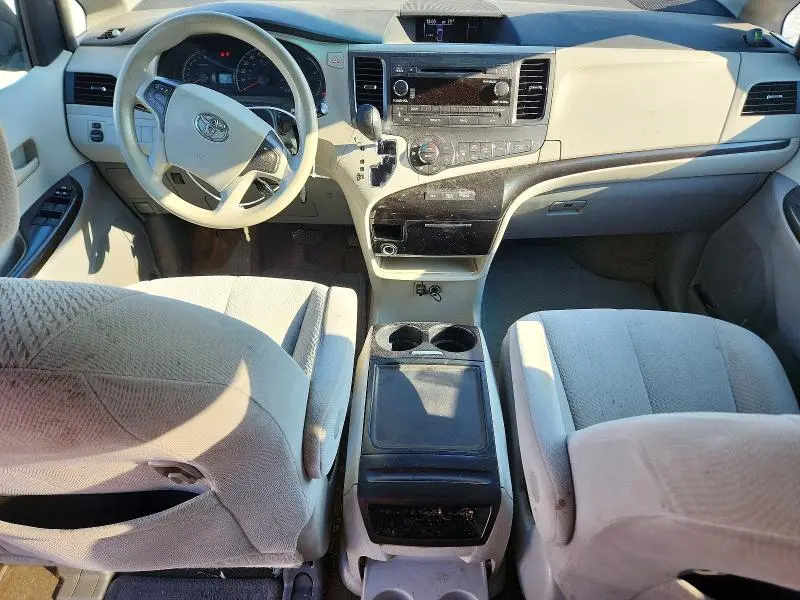 2013 TOYOTA SIENNA LE  