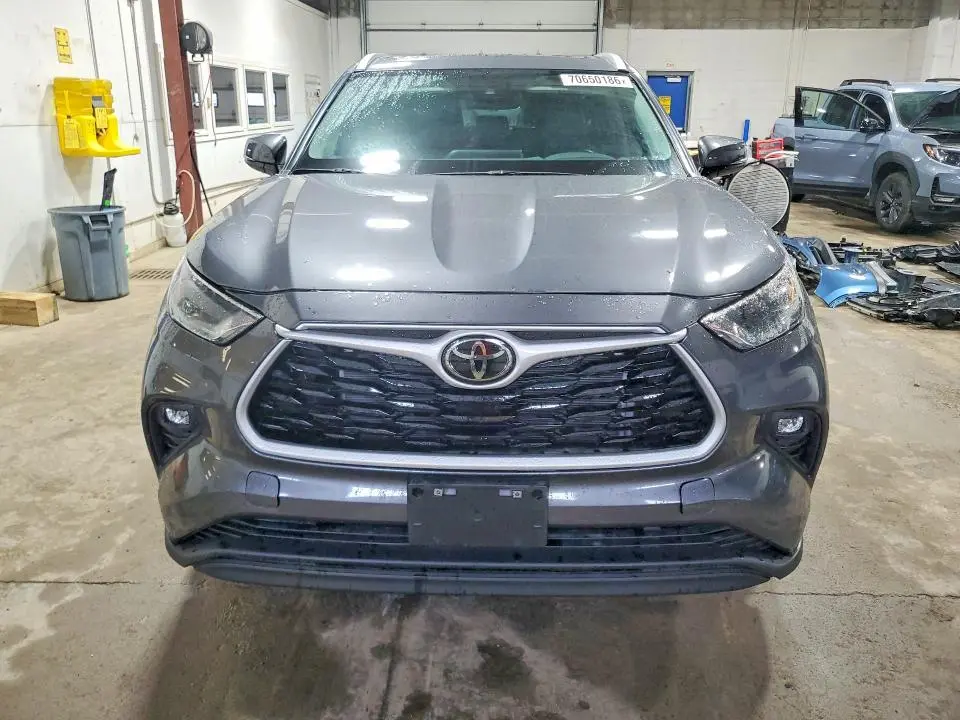 2024 TOYOTA HIGHLANDER XLE  