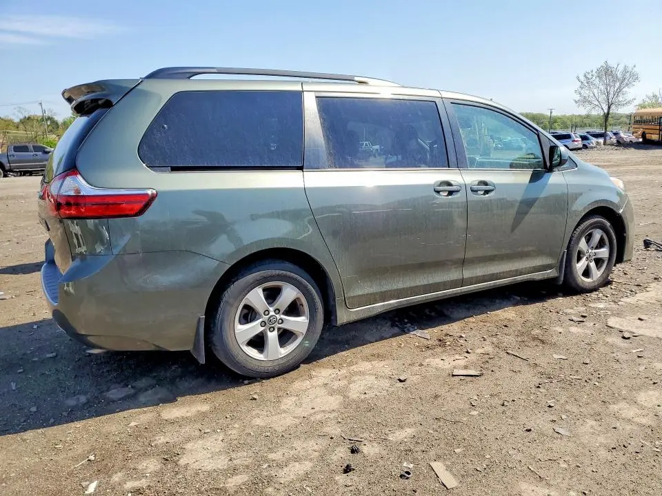 2019 TOYOTA SIENNA LE  