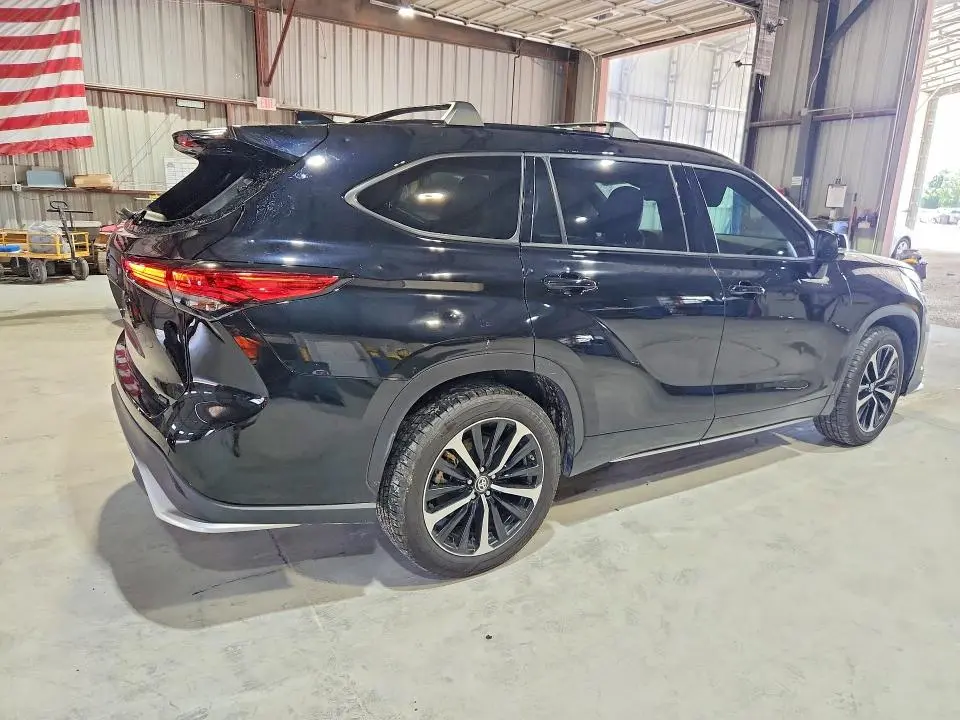 2022 TOYOTA HIGHLANDER XSE  